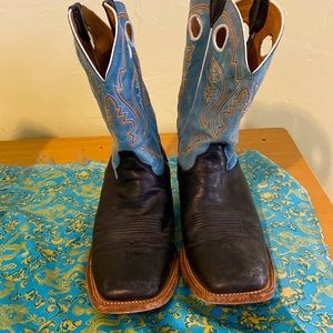 Attractive Blue and black Justin’s size 10EE